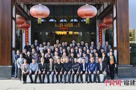 　　参会嘉宾合照，海棠小说
供图